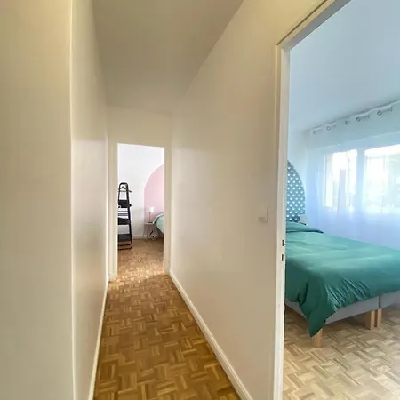 Grand 6 Personnes A 5min De Versailles Avec Parking Prive Apartment
